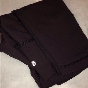 Black lululemon wunder under leggings, size 8